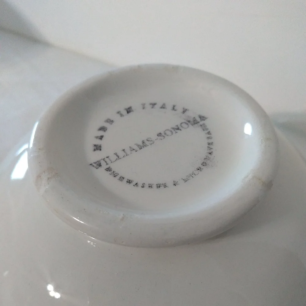 Williams-Sonoma Ivory / Beige Bowl